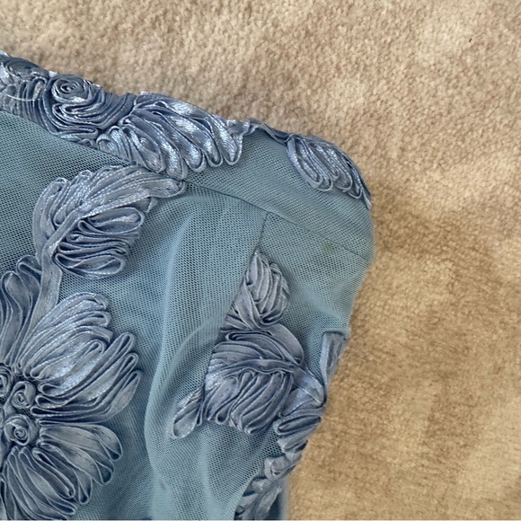 Rotate Elegant Blue Floral Strapless Dress - Picture 4 of 6